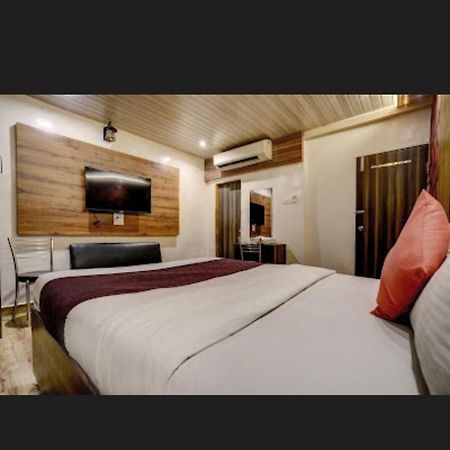 Hotel Green Park Мумбай Екстериор снимка