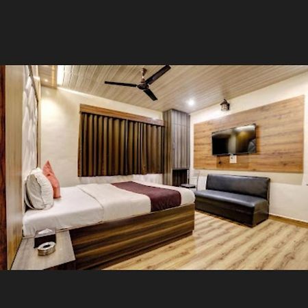 Hotel Green Park Мумбай Екстериор снимка